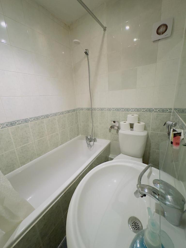Bright Budget Studio Apartment In Central London Ngoại thất bức ảnh