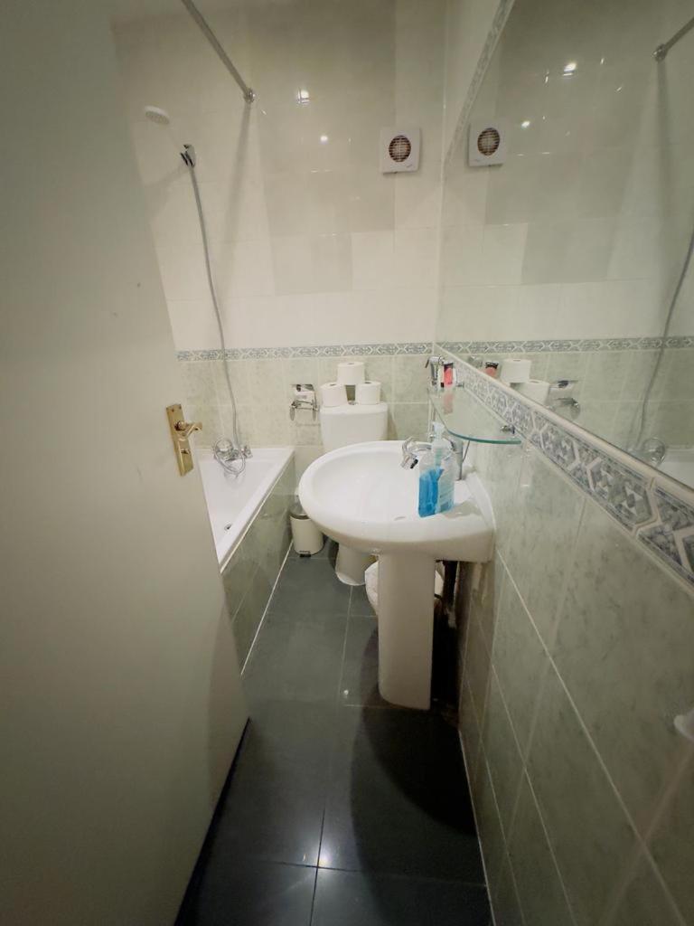 Bright Budget Studio Apartment In Central London Ngoại thất bức ảnh